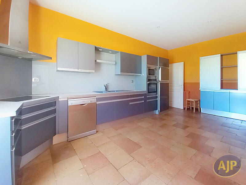 Maison - 360 m² - 10 pièces