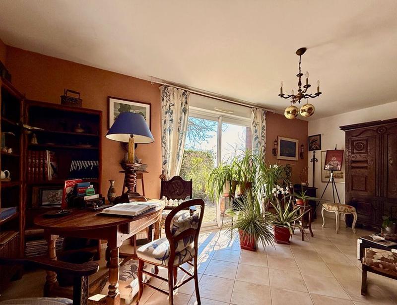 Maison - 230 m² - 10 pièces