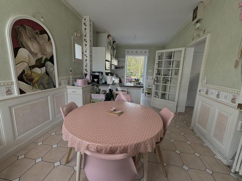 Maison - 204 m² - 8 pièces