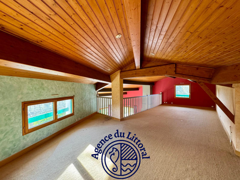 Maison - 240 m² - 6 pièces