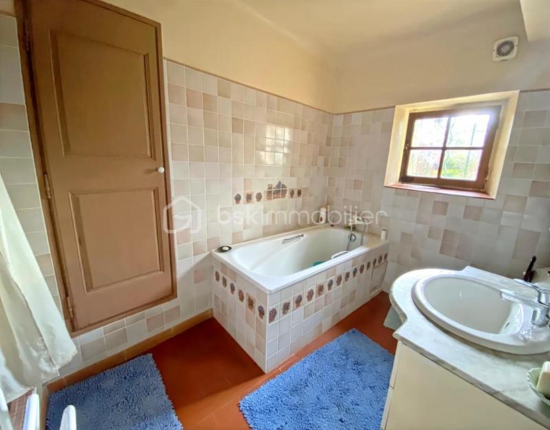 Mas - 427 m² - 12 pièces