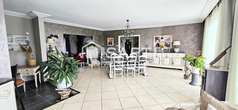 Maison - 212 m² - 7 pièces