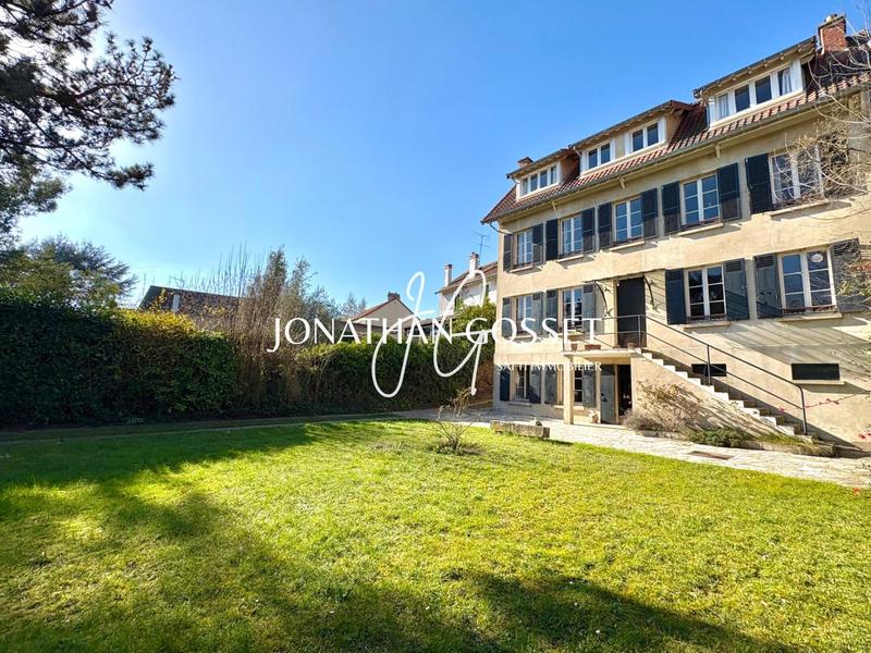 Maison - 208 m² - 10 pièces