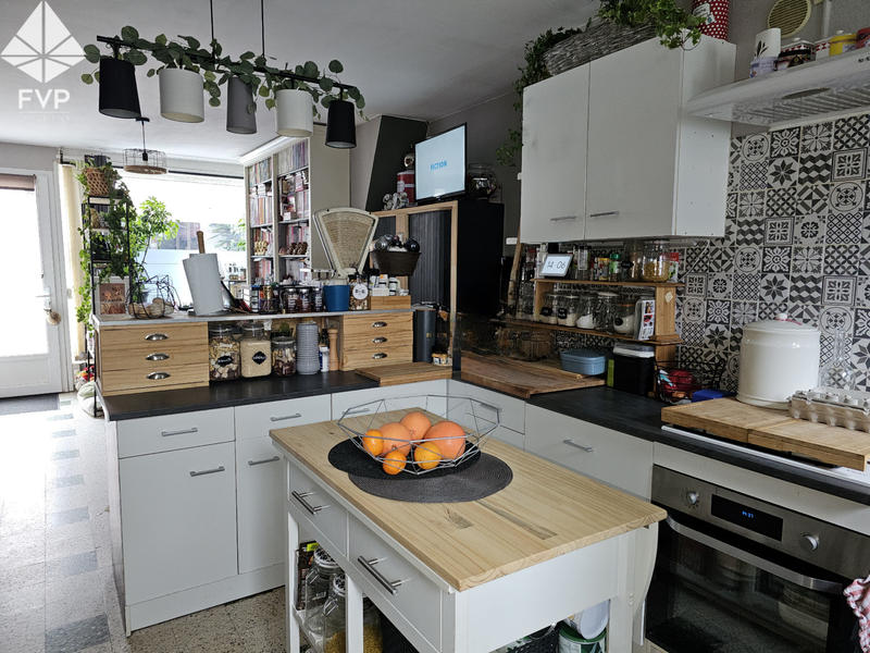 Propriété - 213 m² - 10 pièces