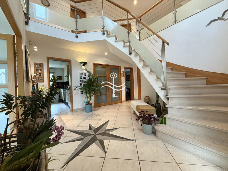 Maison - 215 m² - 6 pièces