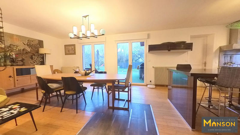 Maison - 322 m² - 12 pièces