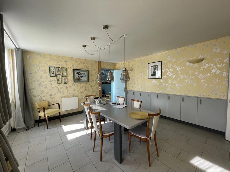 Maison - 201 m² - 9 pièces