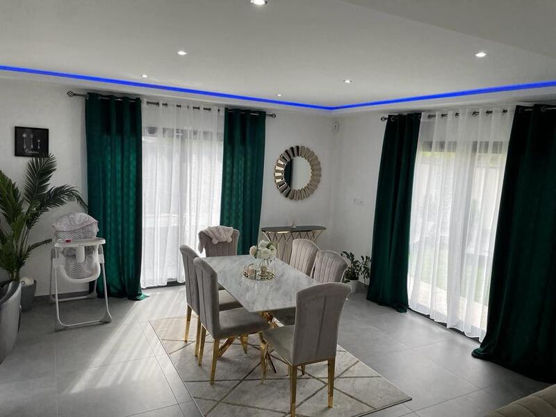 Maison traditionnelle - 152 m² - 7 pièces