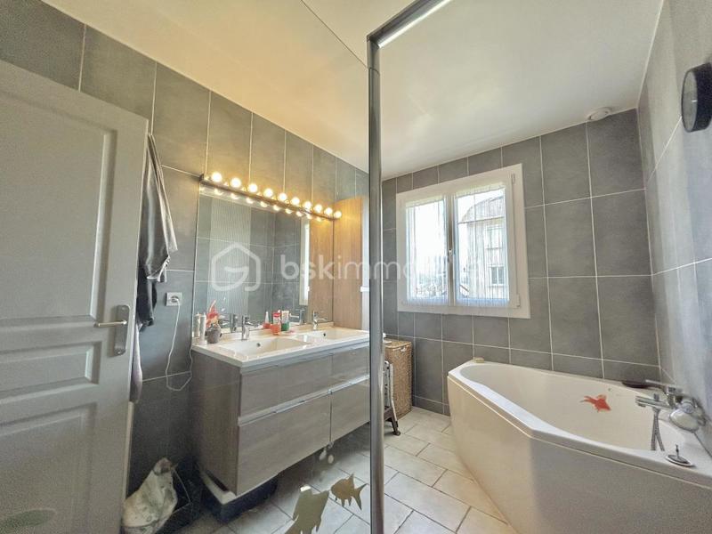 Maison traditionnelle - 140 m² - 6 pièces