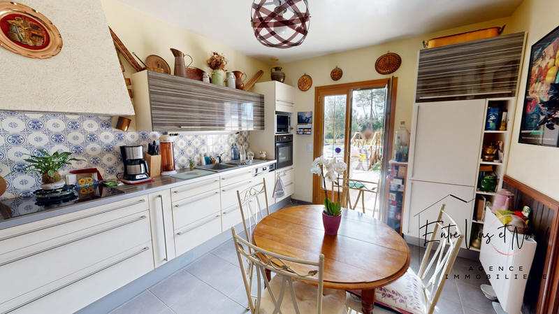 Maison - 206 m² - 8 pièces