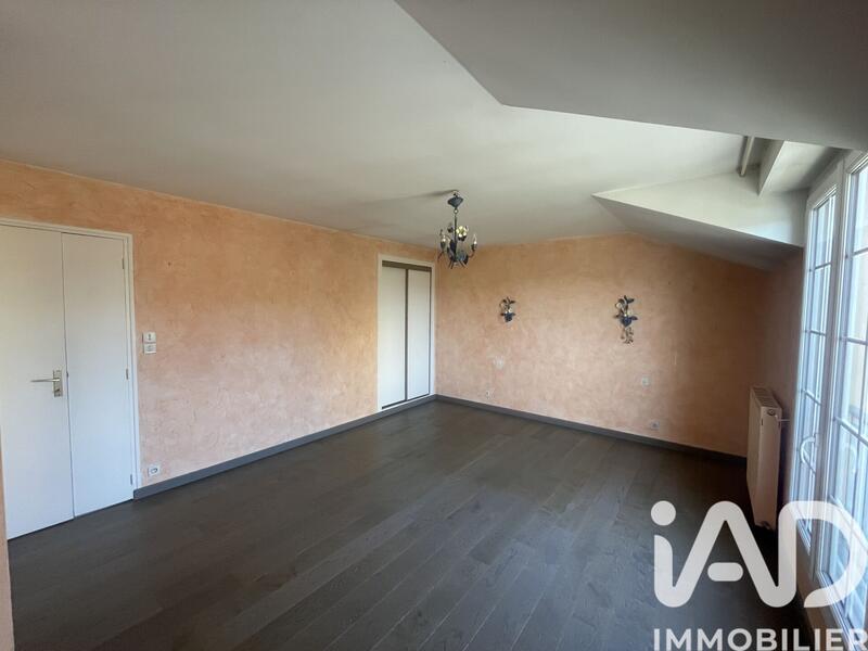Maison - 223 m² - 8 pièces
