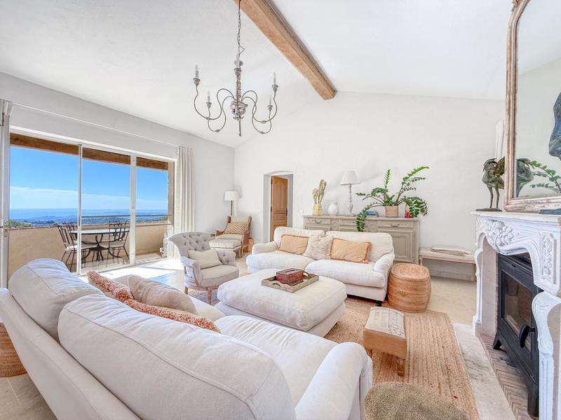 Maison - 250 m² - 6 pièces