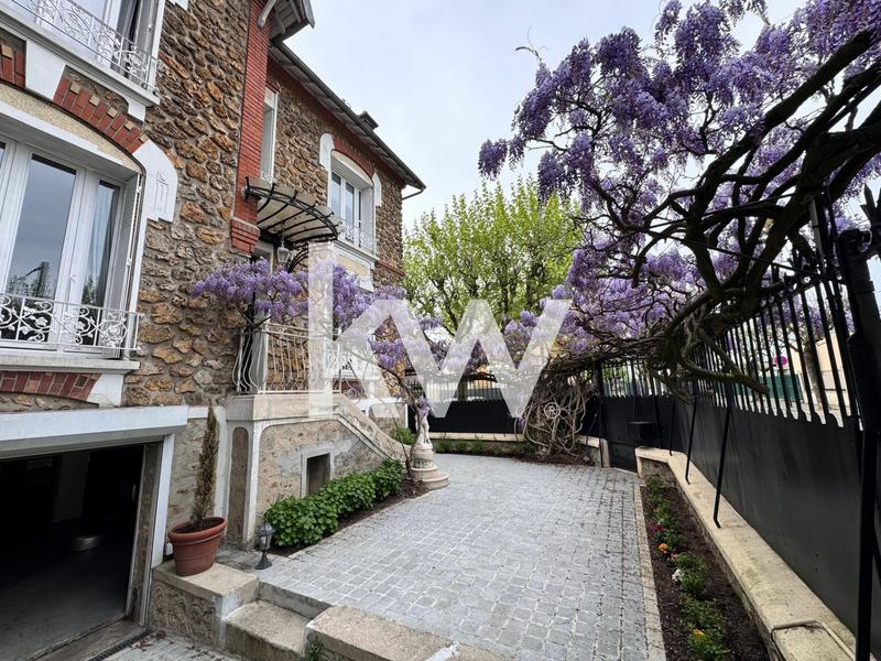 Maison - 380 m² - 10 pièces