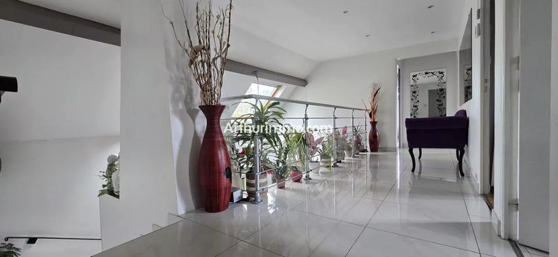 Maison - 233 m² - 7 pièces