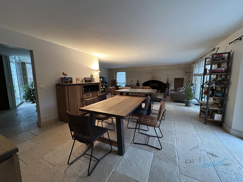 Villa - 264 m² - 8 pièces