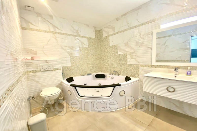 Villa - 372 m² - 8 pièces