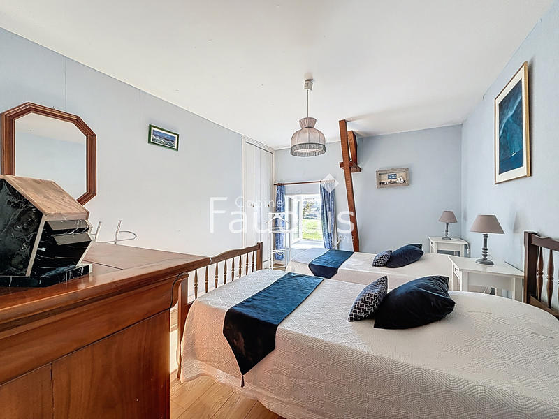 Maison - 267 m² - 11 pièces