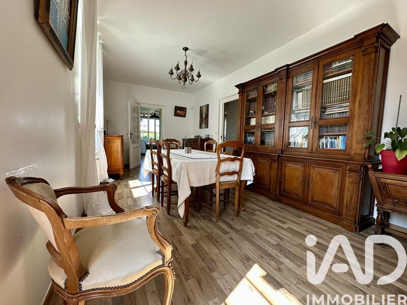 Maison - 180 m² - 8 pièces