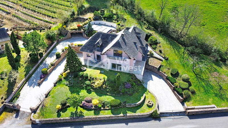 Maison traditionnelle - 237 m² - 5 pièces