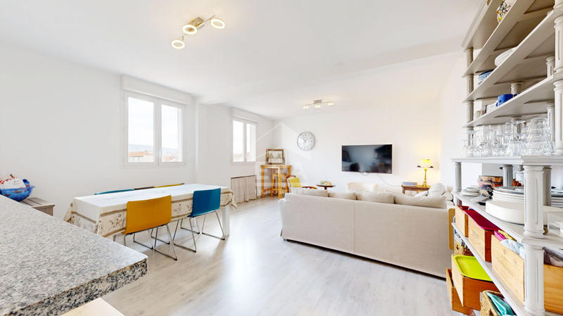 Appartement - 90 m² - 4 pièces