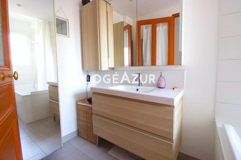 Appartement - 100 m² - 4 pièces