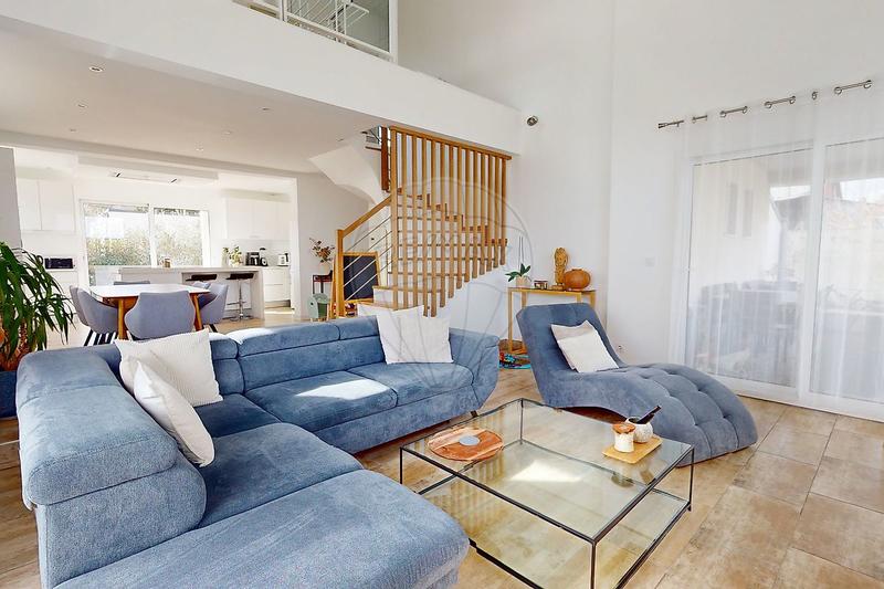 Maison - 163 m² - 6 pièces