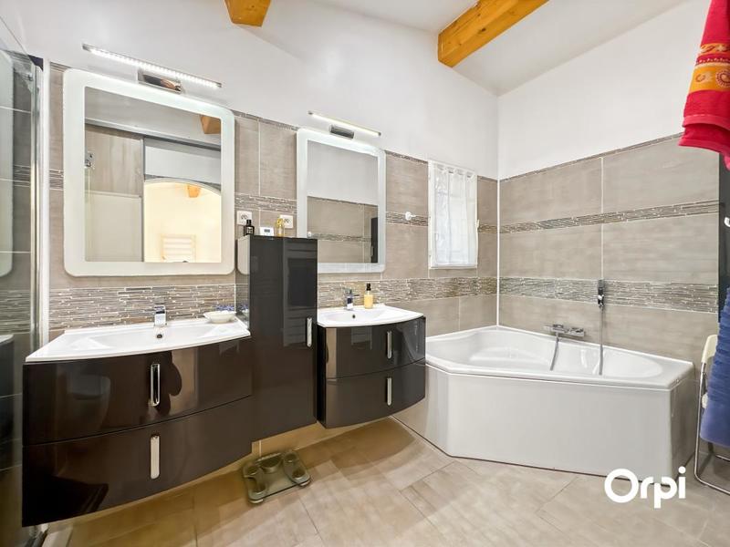 Maison - 183 m² - 6 pièces