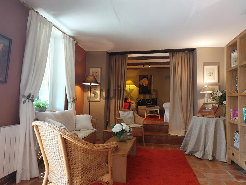 Propriété - 220 m² - 8 pièces