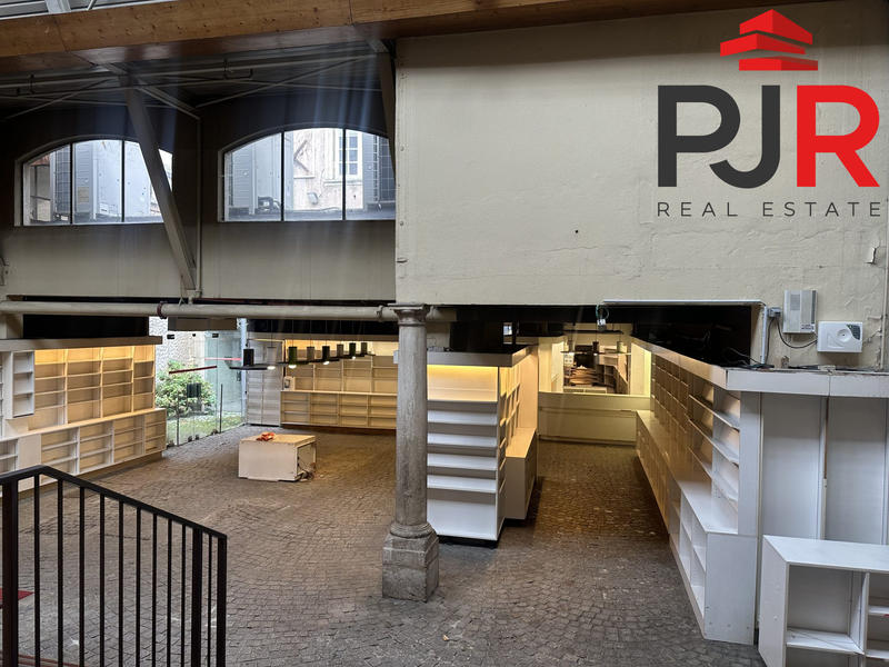 Local commercial - 1 620 m²