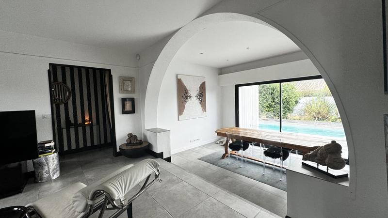 Maison - 200 m² - 8 pièces