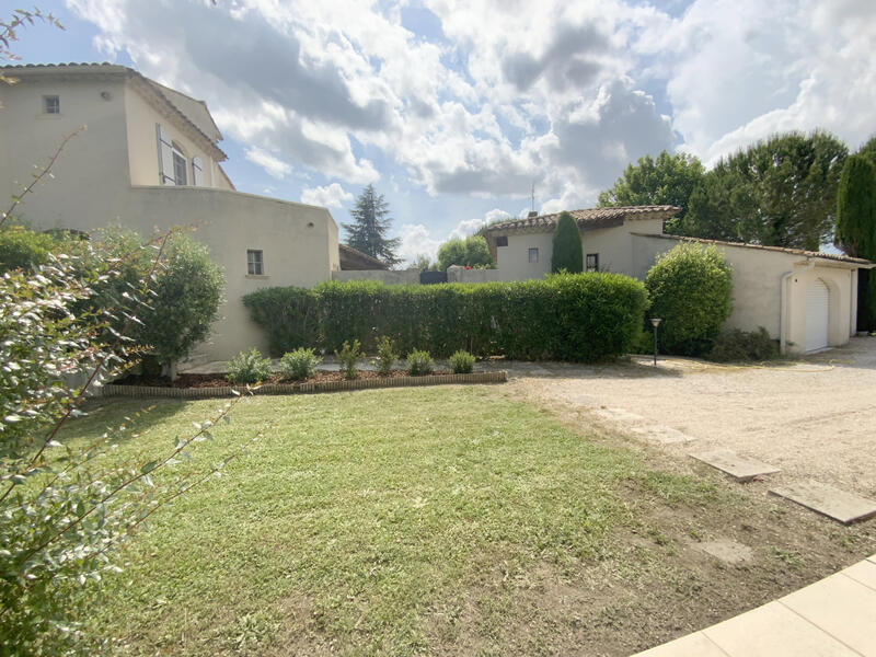 Maison - 273 m² - 6 pièces