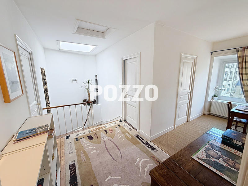 Maison - 219 m² - 8 pièces