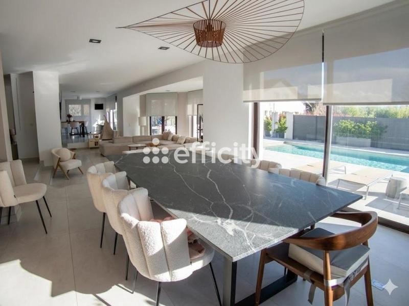 Villa - 254 m² - 7 pièces