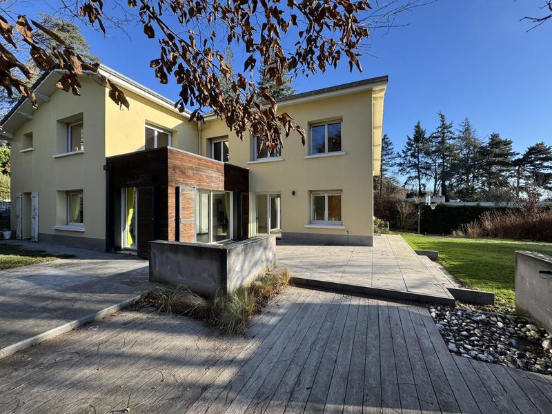 Villa - 260 m² - 9 pièces