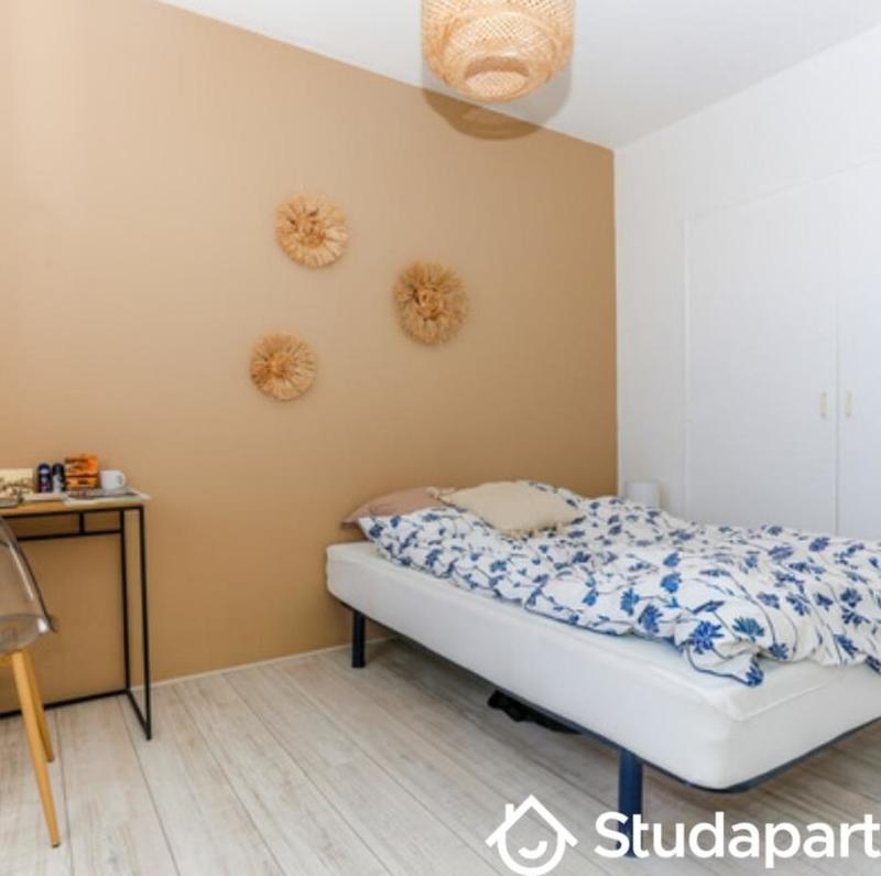 Chambre - 10 m² - 1 pièce
