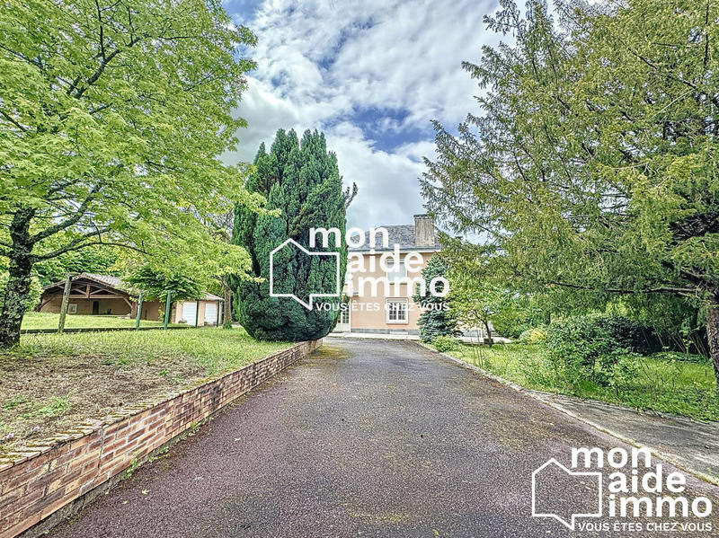 Maison - 300 m² - 15 pièces