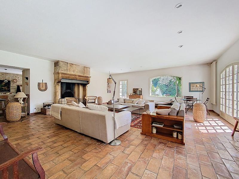 Mas - 400 m² - 13 pièces