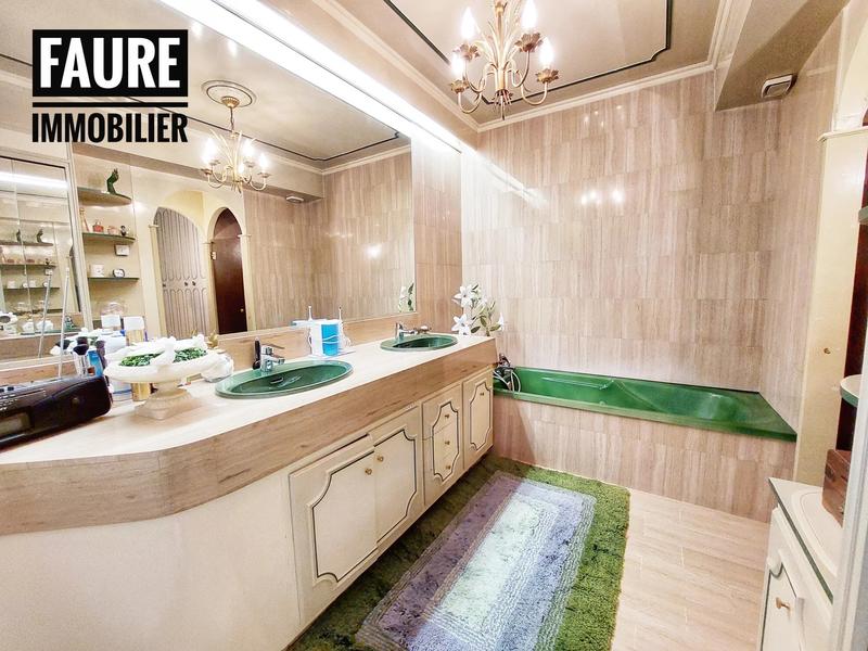 Villa - 270 m² - 10 pièces