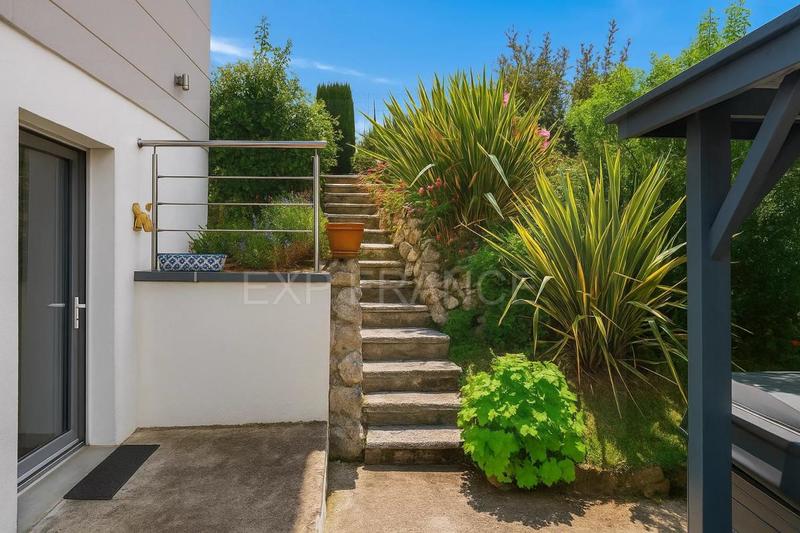 Maison - 254 m² - 10 pièces