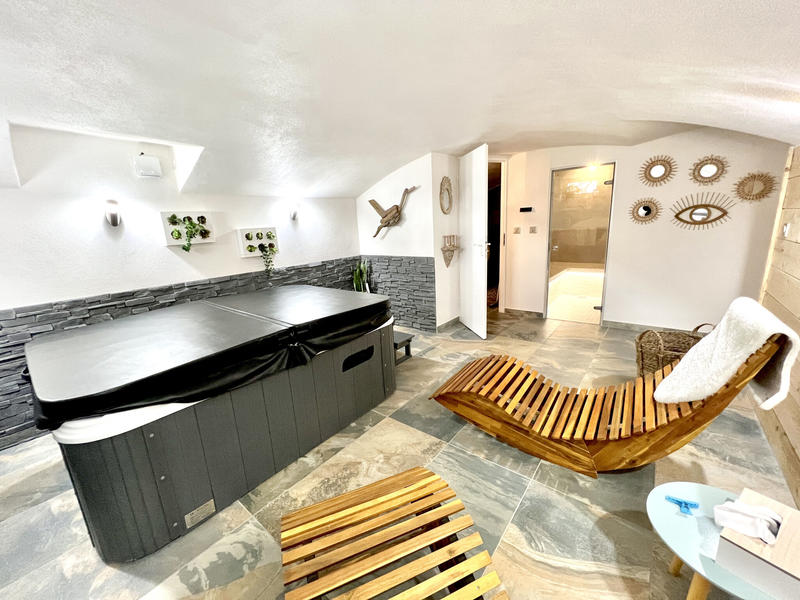 Propriété - 446 m² - 12 pièces