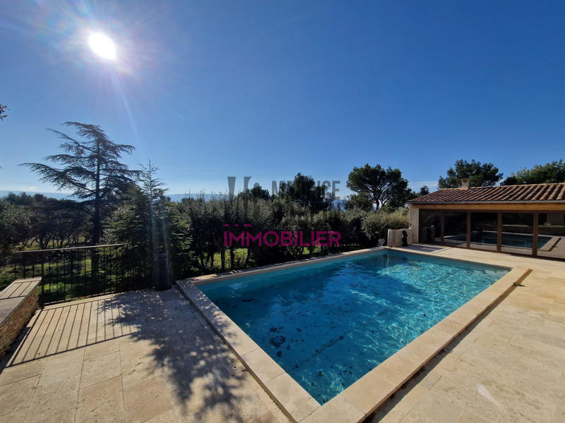 Maison - 262 m² - 8 pièces