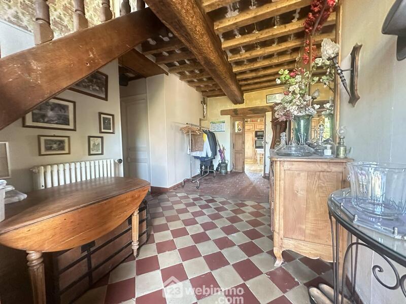 Maison - 270 m² - 9 pièces