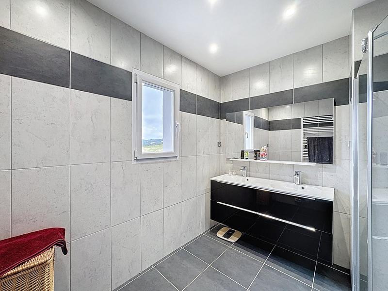 Maison - 204 m² - 7 pièces