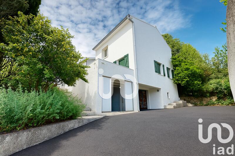 Maison - 233 m² - 7 pièces