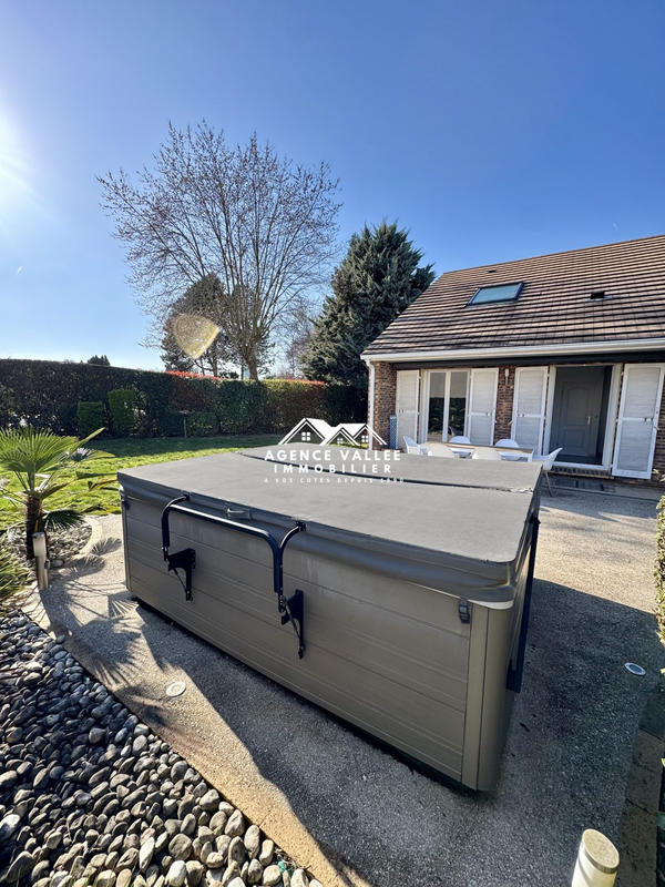 Maison - 198 m² - 8 pièces