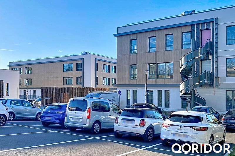 Local d'activités - 194 m²