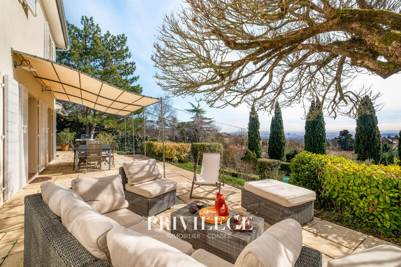 Maison - 208 m² - 7 pièces