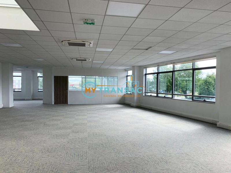 Local d'activité / Entrepôt - 3 290 m²