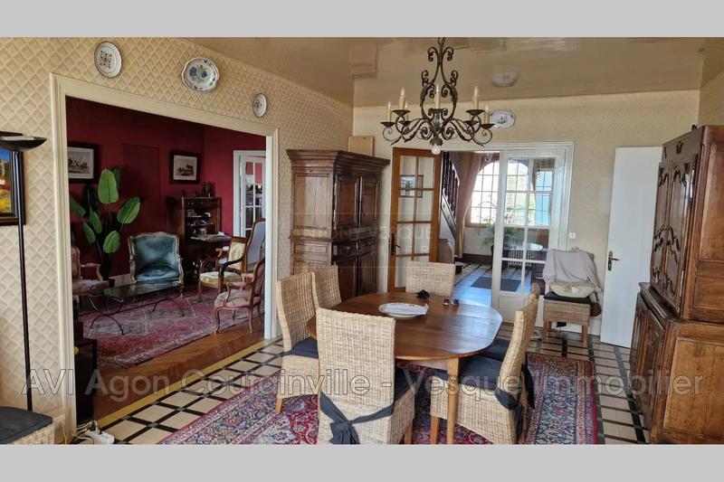 Maison - 239 m² - 10 pièces