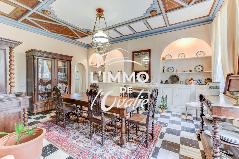 Château - 424 m² - 7 pièces